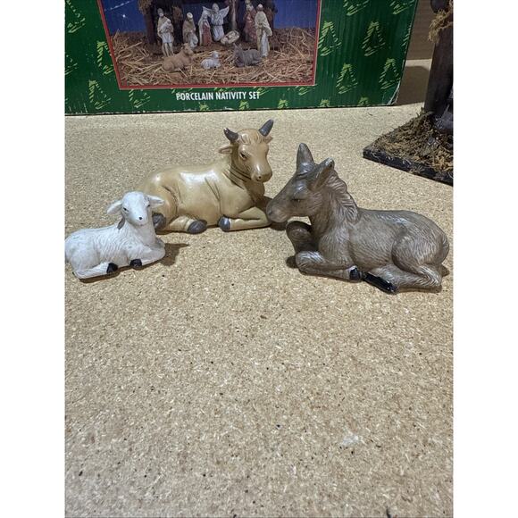 VTG Traditions Porcelain Nativity Set w/ Stable 11pc - Missing Shepherd - Picture 5 of 13